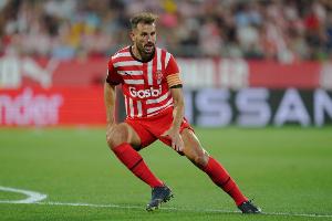 官方：赫罗纳与38岁前锋斯图亚尼续约，下赛季将继续为球队效力