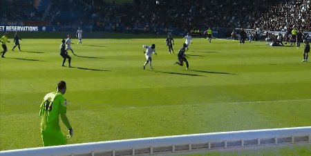 1668342108532038053.gif 【法甲】姆巴佩破门索莱尔传射 巴黎5比0欧塞尔